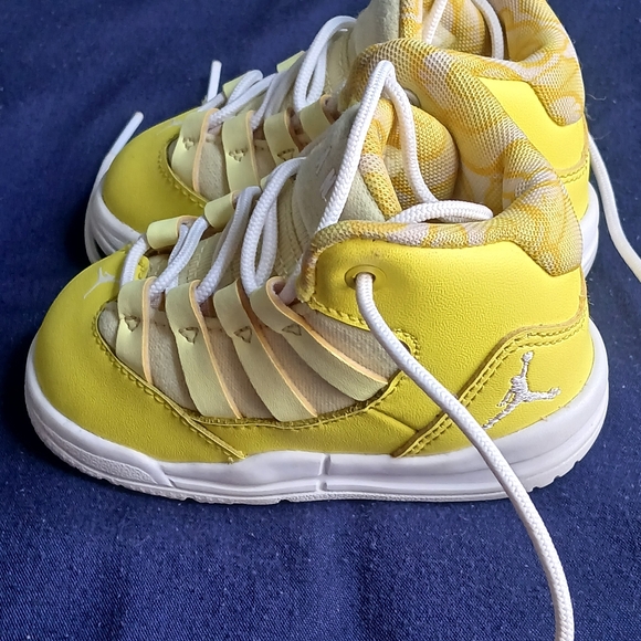 Nike Air Jordan's Children's Shoes 4C Yellow/White Max Aura - Picture 5 of 8
